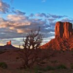 Esplorando la Monument Valley: Tra Pinnacoli di Rosso e Cielo Infinito